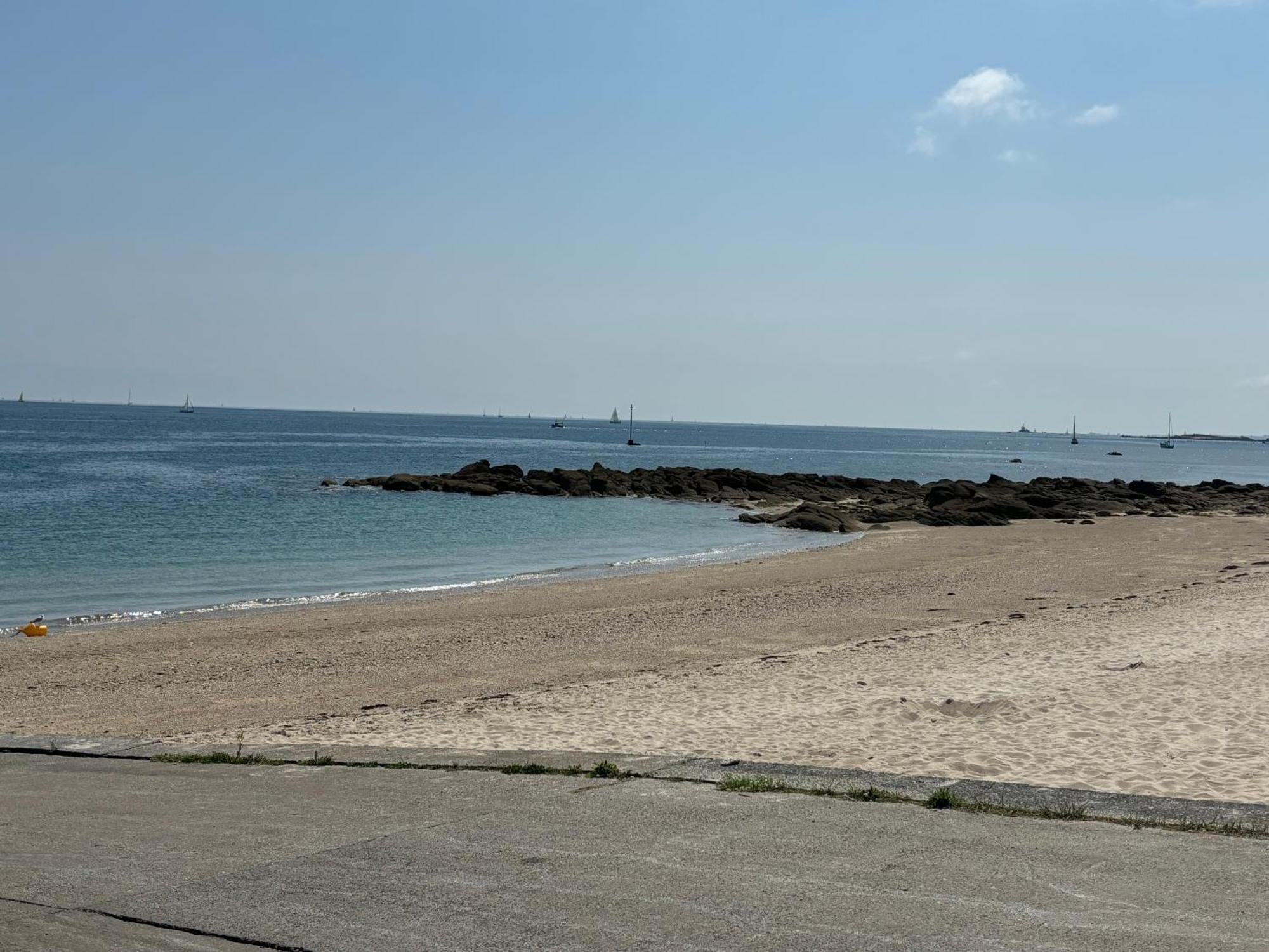 Spacieux Et Clair Proche Des Plages De La Baie Apartment